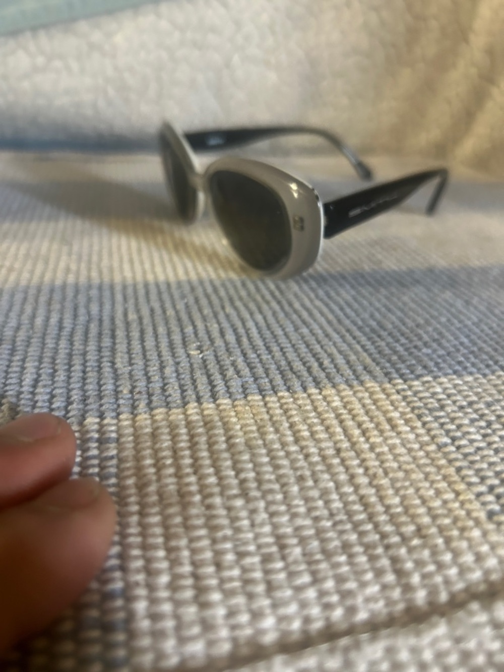 smith optics unisex Gray and Black Oval Sunglasses - Classic vintage Style